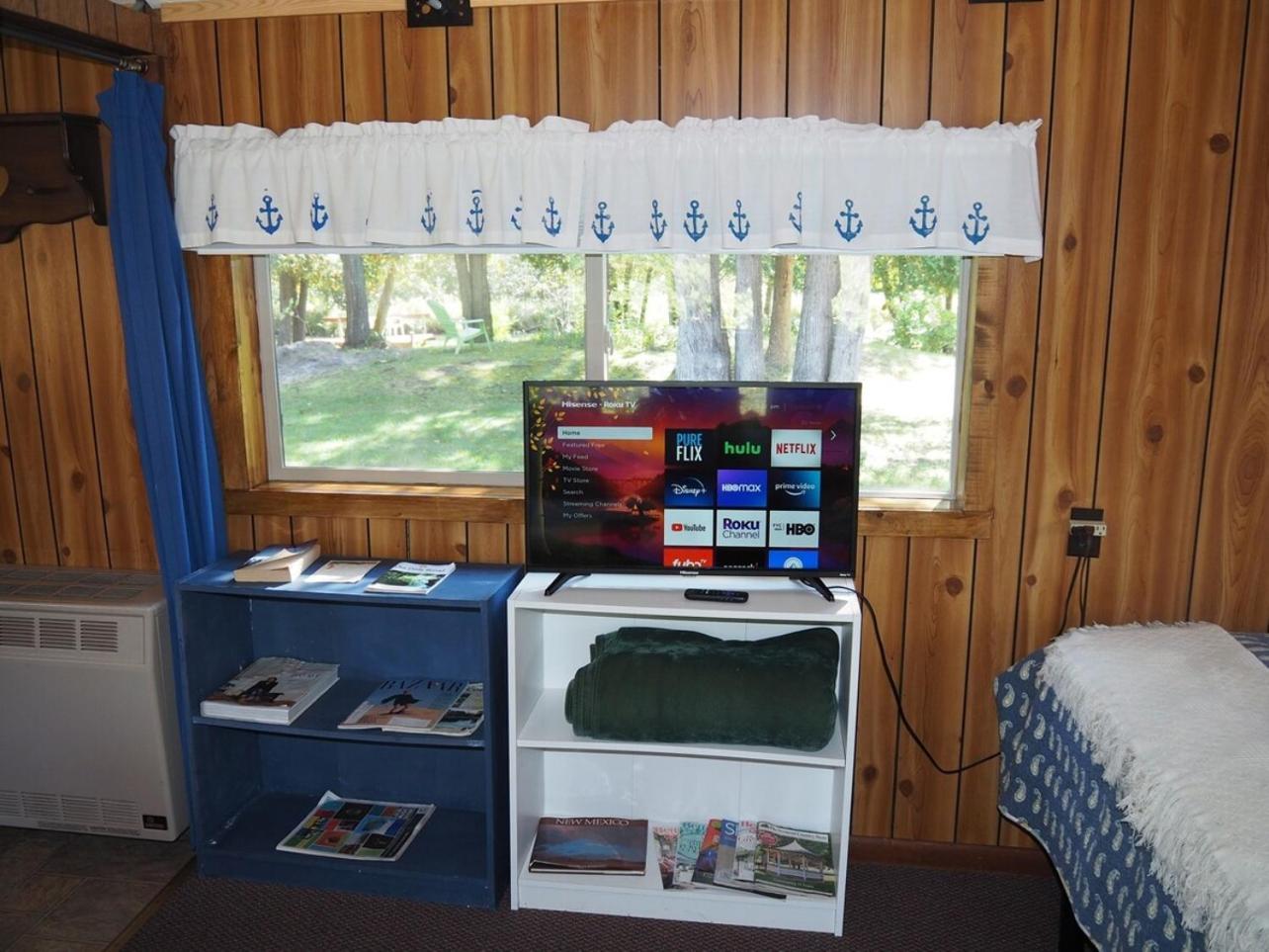 Sleeping Bear Riverside Cabins - Cabin #1 Honor Exterior photo