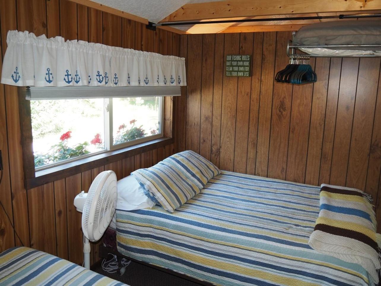 Sleeping Bear Riverside Cabins - Cabin #1 Honor Exterior photo